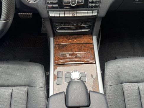 Used 2014 Mercedes-Benz E 550 4MATIC Sedan image 34