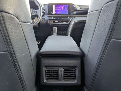 Used 2025 Toyota Camry SE image 30