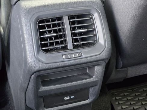 Certified 2023 Volkswagen Taos SE w/ Panoramic Sunroof Package FWD image 15