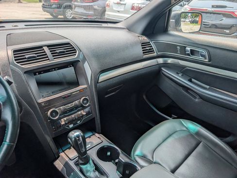 Used 2019 Ford Explorer XLT w/ Equipment Group 202A FWD image 22