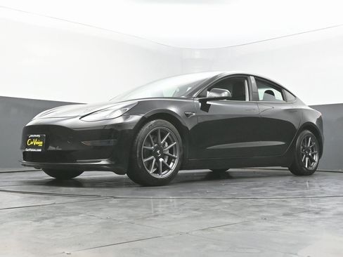 Used 2021 Tesla Model 3 Standard Range Plus image 45