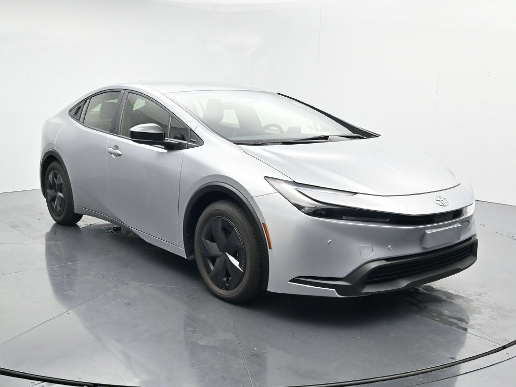 Used 2026 Toyota Prius LE FWD image 2