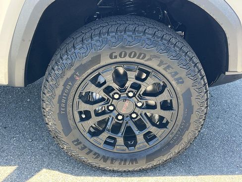 New 2026 GMC Canyon Elevation RWD image 31