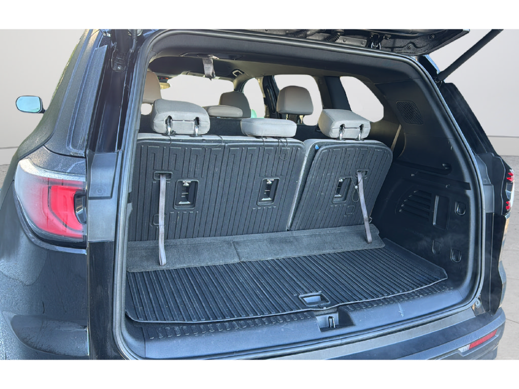 Certified 2025 GMC Acadia Elevation w/ Black Edition FWD image 18