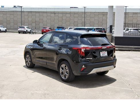 Used 2024 Kia Seltos LX AWD/4WD image 5