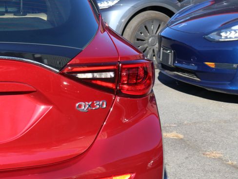 Used 2019 INFINITI QX30 image 9