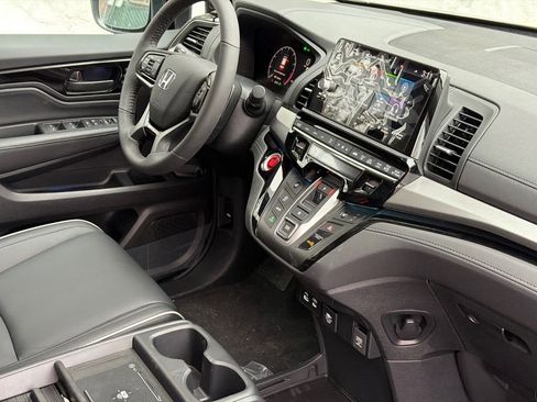 New 2026 Honda Odyssey Touring image 12