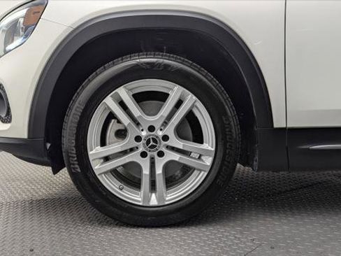 Used 2023 Mercedes-Benz GLB 250 4MATIC w/ Premium Package image 35