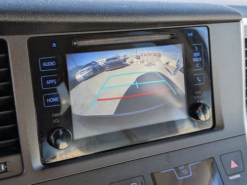 Used 2015 Toyota Sienna LE image 16