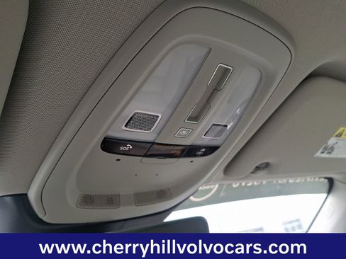 Certified 2022 Volvo XC60 B5 Momentum w/ Advanced Package image 27