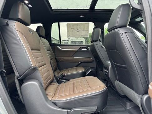 New 2026 GMC Acadia Denali Ultimate w/ LPO, Floor Liner Package AWD/4WD image 42