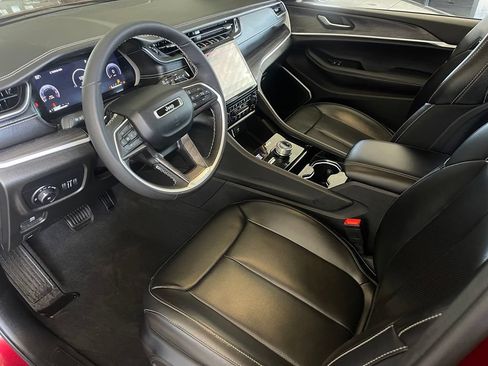 Used 2023 Jeep Grand Cherokee L Limited w/ Luxury Tech Group II AWD/4WD image 8