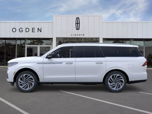 New 2026 Lincoln Navigator L Reserve AWD/4WD image 3