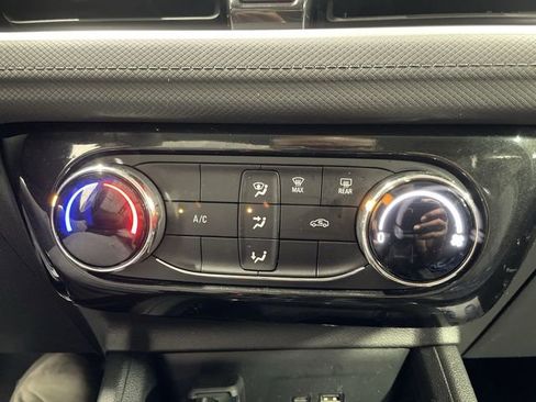 Used 2025 Chevrolet TrailBlazer LT FWD image 19