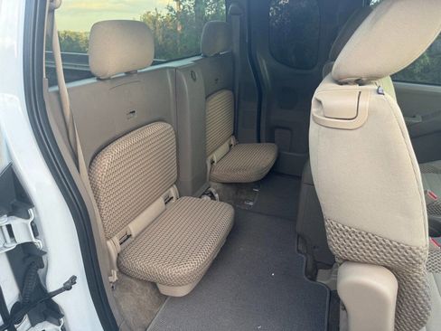 Used 2011 Nissan Frontier SV w/ SV Premium Utility Pkg image 16