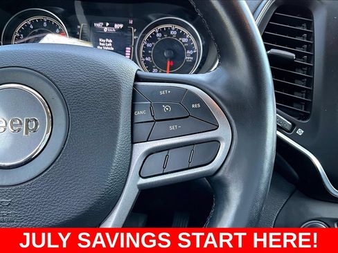 Used 2021 Jeep Cherokee Latitude Plus AWD/4WD image 16
