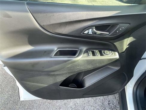 Used 2018 Chevrolet Equinox LT image 16