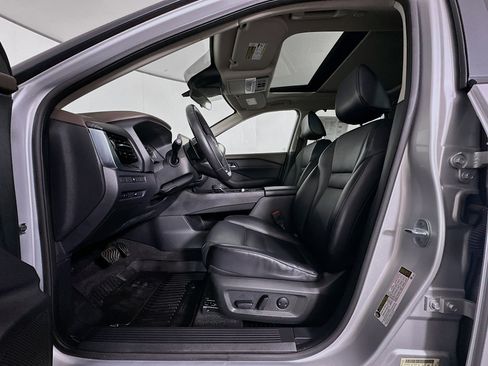 Used 2023 Nissan Rogue SV w/ SV Premium Package image 13