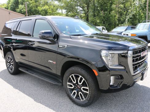 Used 2024 GMC Yukon AT4 w/ Technology Package AWD/4WD image 10