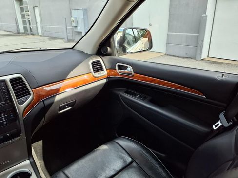 Used 2012 Jeep Grand Cherokee Overland AWD/4WD image 27