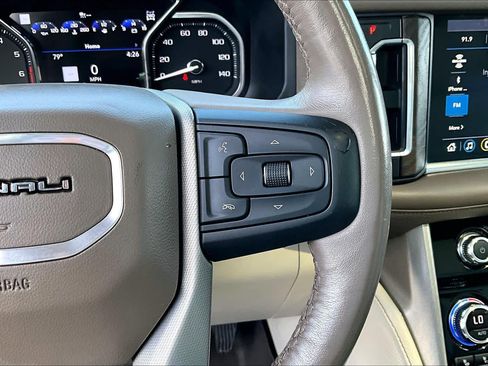 Used 2021 GMC Yukon XL Denali w/ Denali Premium Package AWD/4WD image 25