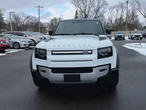 Used 2025 Land Rover Defender 90 S image 3