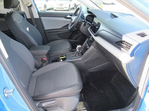Used 2024 Volkswagen Taos SE FWD image 9