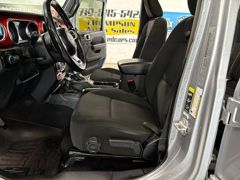 Used 2020 Jeep Gladiator Rubicon image 8