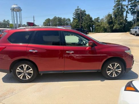 Used 2017 Nissan Pathfinder SV FWD image 5