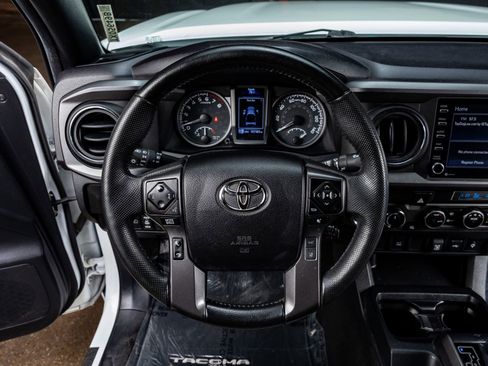 Used 2022 Toyota Tacoma TRD Off-Road image 18