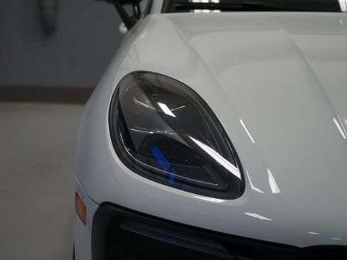 Certified 2026 Porsche Macan Turbo AWD/4WD image 15