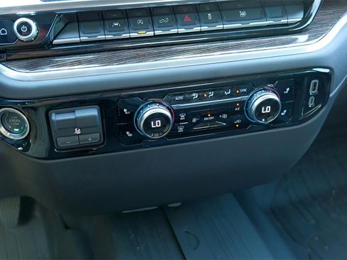 New 2025 GMC Sierra 1500 Elevation image 16