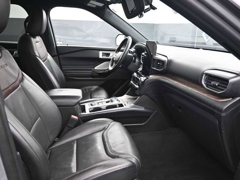 Used 2022 Ford Explorer Platinum w/ Technology Package image 19
