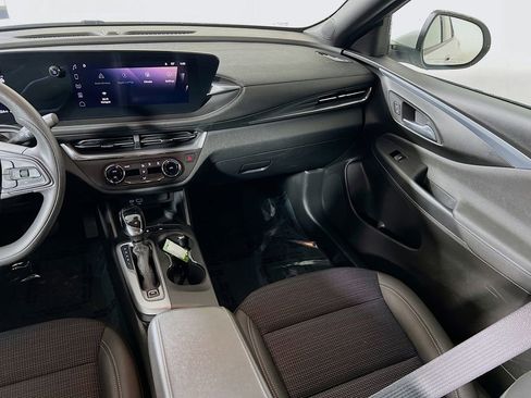 Used 2024 Buick Envista Preferred w/ Convenience II Package image 21