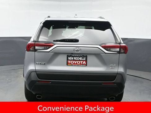 Used 2022 Toyota RAV4 XLE w/ Convenience Package AWD/4WD image 5