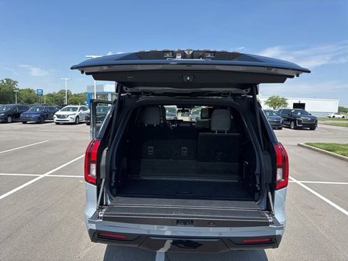 Used 2025 Ford Expedition Tremor AWD/4WD image 42