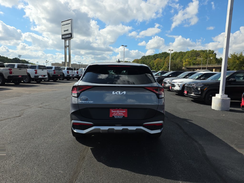 Used 2025 Kia Sportage LX FWD image 7