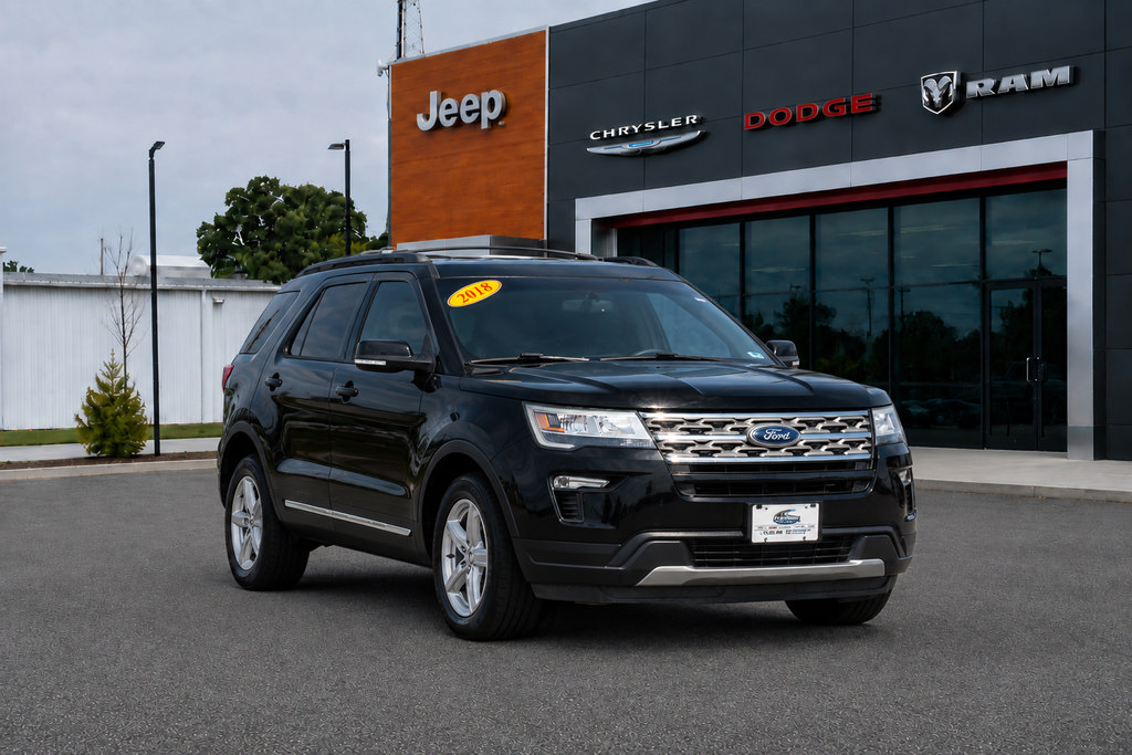 Used 2018 Ford Explorer XLT w/ Equipment Group 201A FWD image 1