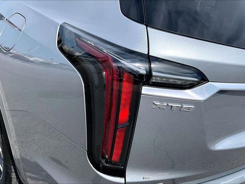 Used 2025 Cadillac XT6 Sport w/ Platinum Package AWD/4WD image 31