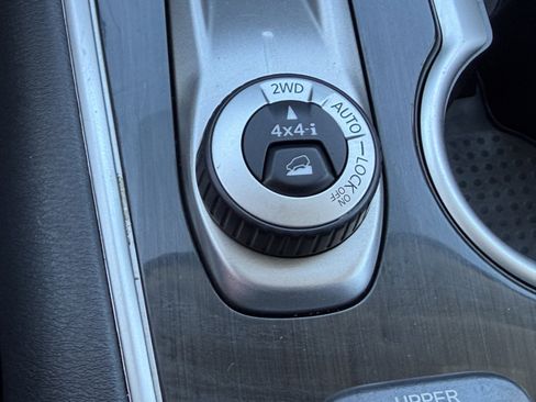 Used 2020 Nissan Pathfinder S AWD/4WD image 23