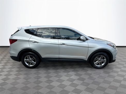 Used 2018 Hyundai Santa Fe Sport image 9