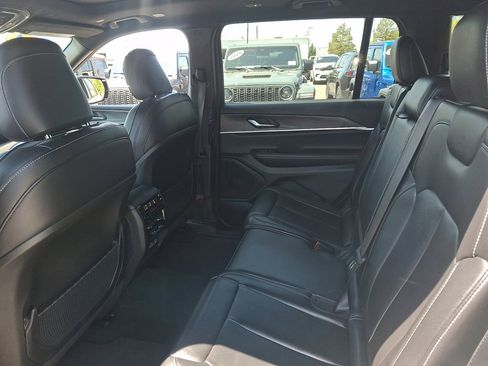 Used 2024 Jeep Grand Cherokee L Limited w/ Black Appearance Package AWD/4WD image 20