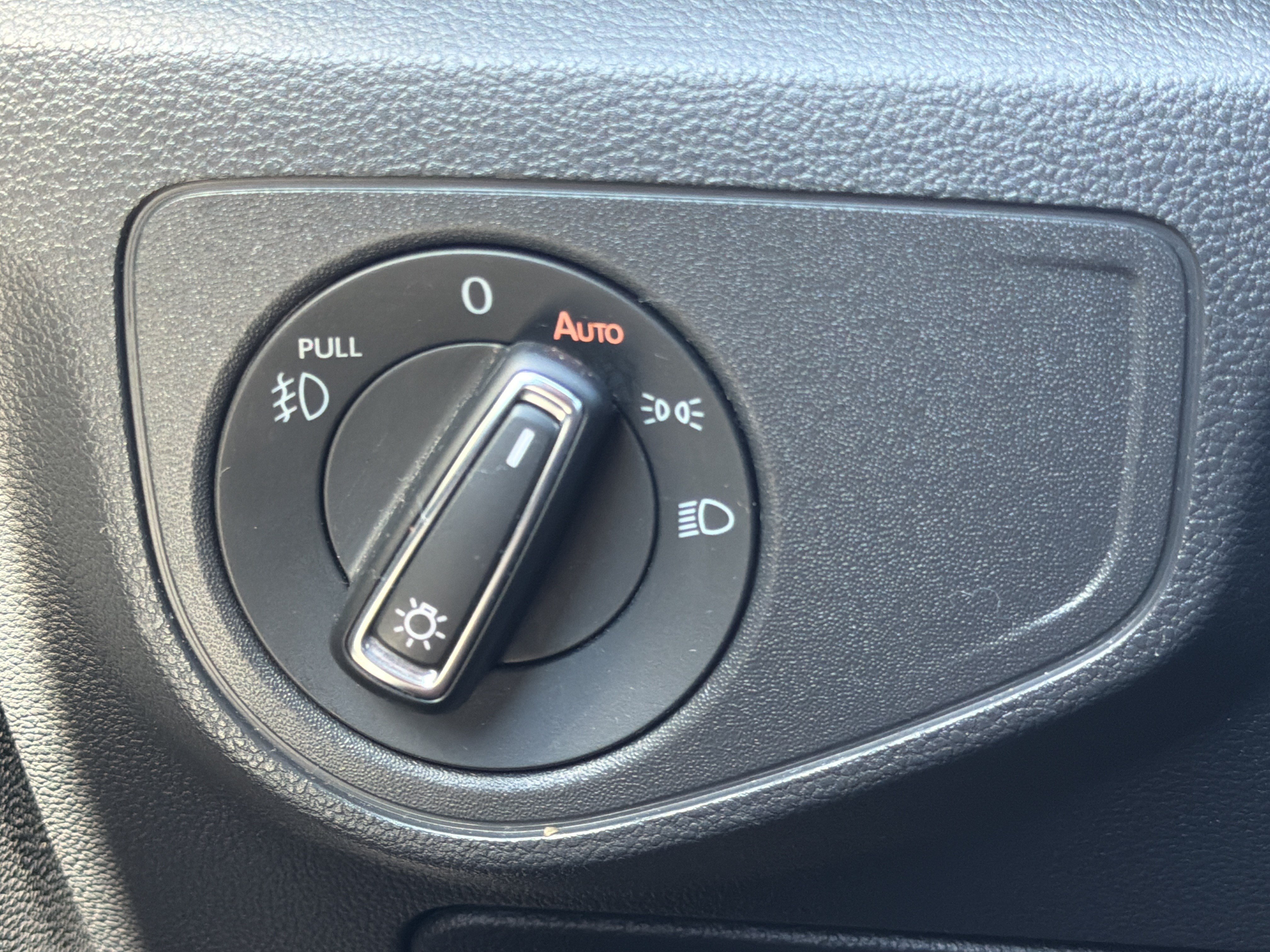 Used 2019 Volkswagen Atlas SE FWD image 12