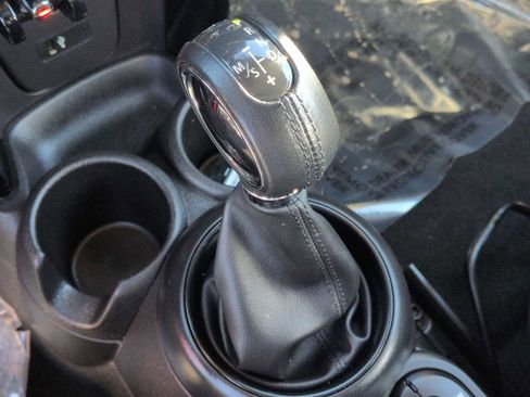 Used 2019 MINI Cooper 4-Door Hardtop w/ Signature Upholstery Package image 33