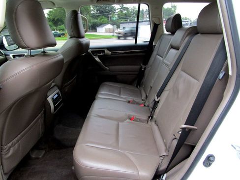 Used 2018 Lexus GX 460 Premium w/ Premium Package AWD/4WD image 17