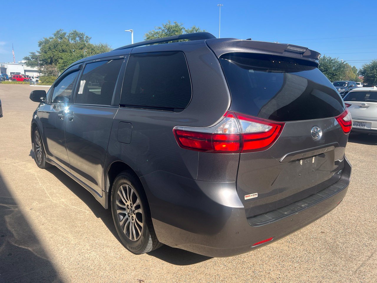Used 2018 Toyota Sienna XLE w/ XLE Navigation Package FWD image 5