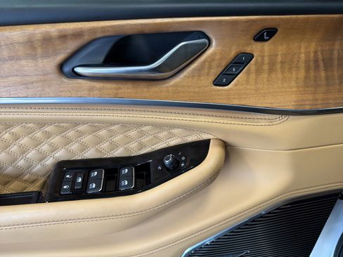 Used 2025 Jeep Grand Cherokee L Summit image 19