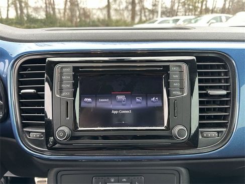 Used 2017 Volkswagen Beetle 1.8T Classic image 24