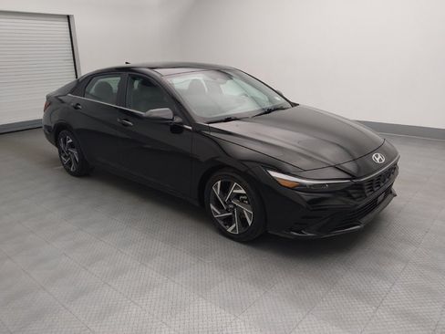 Used 2025 Hyundai Elantra SEL FWD image 11
