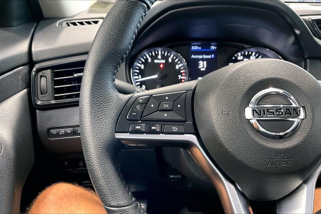 Used 2019 Nissan Rogue SV AWD/4WD image 12
